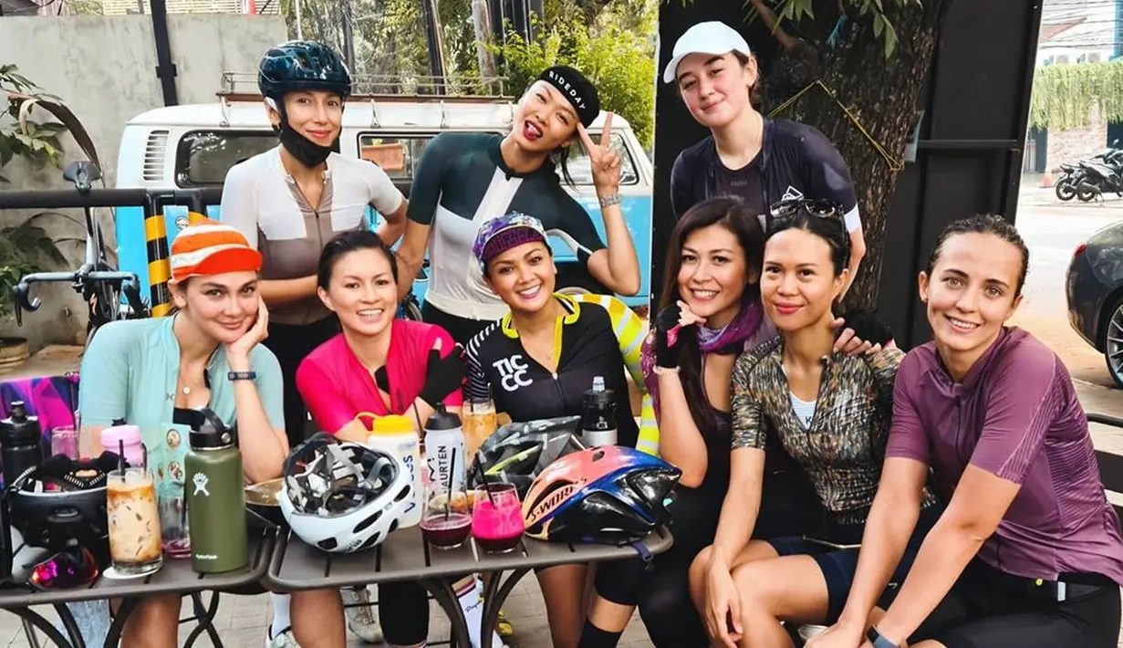 (Instagram/lunamaya)