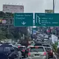 Ruas jalan Tol Jagorawi dan arteri mengarah Puncak, Kabupaten Bogor masih dipadati kendaraan wisatawan di hari keempat libur lebaran Idul Fitri.