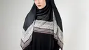 Brand hijab yang didirikan selebgram Iymel, @iymelsayshijab.id turut meluncurkan scarf Palestina yang diberi nama, Syahidah scarf. Sebagian hasil penjualan scarf ini akan didonasikan untuk warga di Palestina melalui @bangonim. [@iymelsayshijab.id]