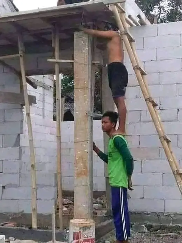 Tukang Bangunan Mempersulit Diri