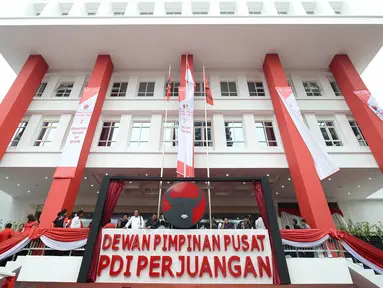 Penampakan gedung baru DPP PDIP di Jalan Diponegoro, Jakarta Pusat, Senin (1/6/2015). Gedung senilai Rp.42,6 miliar itu diresmikan oleh Megawati Soekarnoputri. (Liputan6.com/Herman Zakharia)