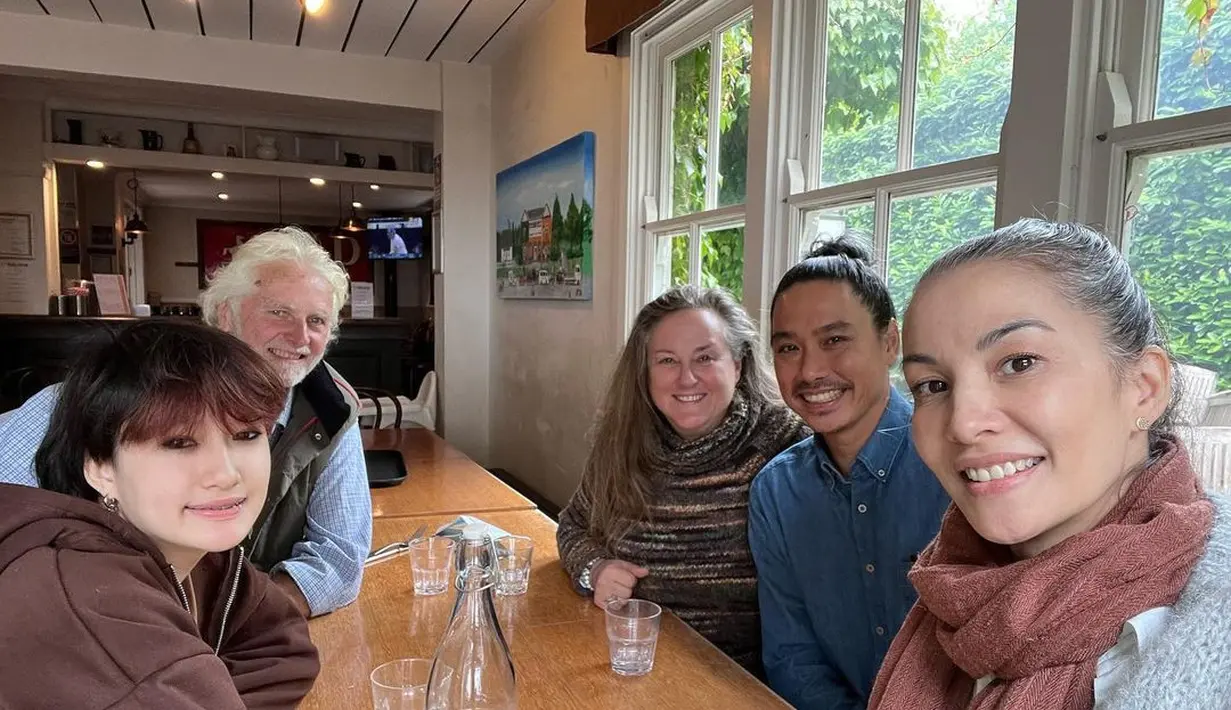 Pesonanya begitu terpancar dari kesederhanaan. (Foto: Instagram/ Nadya Hutagalung)