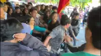 Demo BBM Ricuh, Staf Ketua DPRD Sulsel Adu Jotos dengan Demonstran