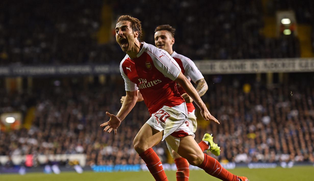 Ekspresi pemain Arsenal, Mathieu Flamini, setelah mencetak gol ke dua ke gawang Tottenham Hotspur dalam laga putaran ketiga Piala Liga Inggris di Stadion White Hart Lane, Inggris, Kamis (24/9/2015) dini hari WIB. (Reuters/Toby Melville)