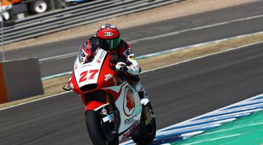 Hasil Moto2 Austria Andi Gilang Terlibat Kecelakaan Horor Tak Bisa Rampungkan Balapan Motogp Bola Com