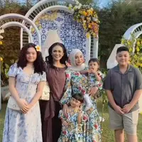 Potret Gaya Summer Para Tamu Ulang Tahun Aurel Hermansyah ke-27 di Bali. [@cygahhafamily]