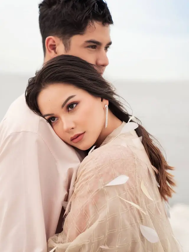 Bak Prewedding, 7 Pemotretan Al Ghazali dan Alyssa Daguise di Pinggir Pantai