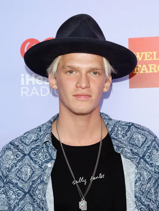 Cody Simpson penyanyi kelahiran 1997, mempunyai ciri khas tersendiri yang membuat kaum hawa begitu menyukai pesona yang dimiliki oleh Cody Simpson. (AFP/Bintang.com)