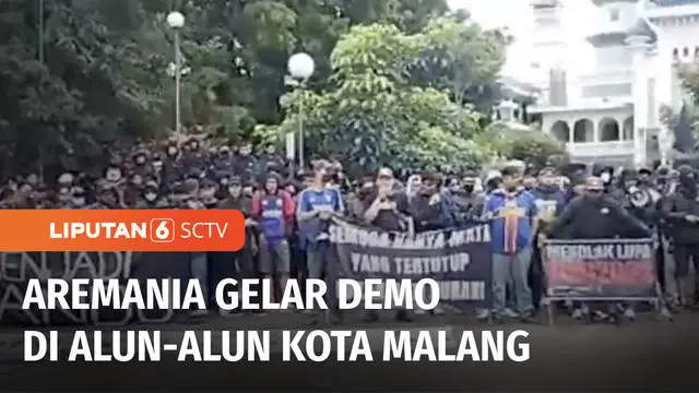 Aremania kembali menggelar unjuk rasa di Alun-alun Kota Malang, Jawa Timur, pada Kamis (27/10) siang. Aremania mendesak transparansi proses hukum tragedi Kanjuruhan, dan menuntut pergantian seluruh pengurus PSSI.