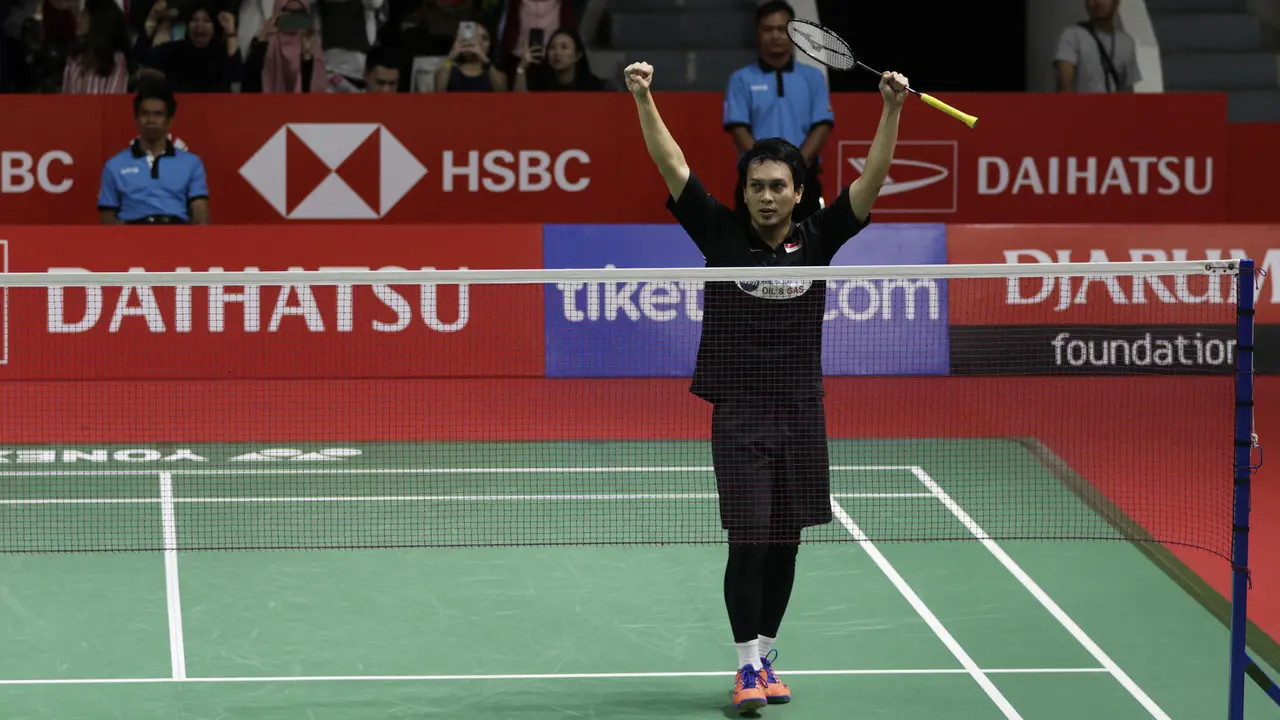 Ganda putra Indonesia, Mohammad Ahsan, merayakan kemenangan atas ganda China. (Bola.com/Yoppy Renato)