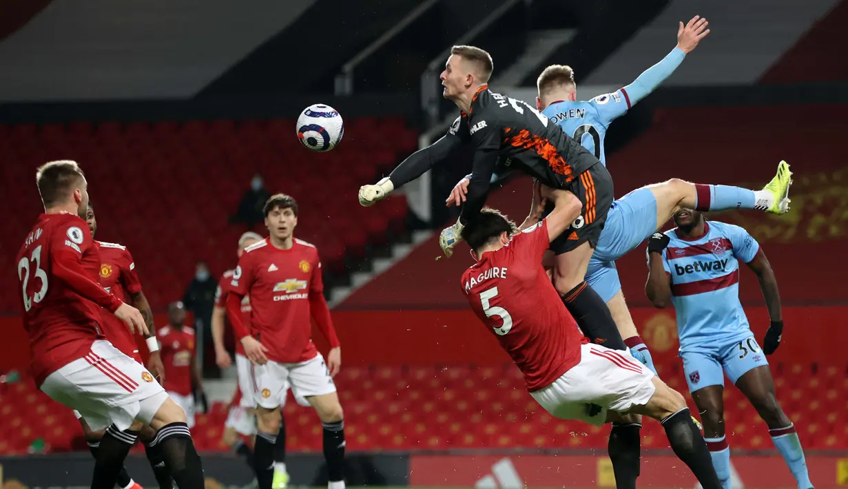 Henderson hanya kebobolan 12 gol dalam 13 pertandingan di Liga Inggris musim lalu. Jika melihat statistik tersebut, tidak mengherankan jika posisi penjaga gawang utama Manchester United musim depan akan diisi oleh Henderson. (Foto: AFP/Pool/Clive Brunskill)