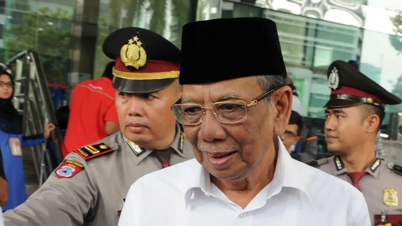 20160118-Anggota Watimpres Hasyim Muzadi Temui Pimpinan KPK-Jakarta