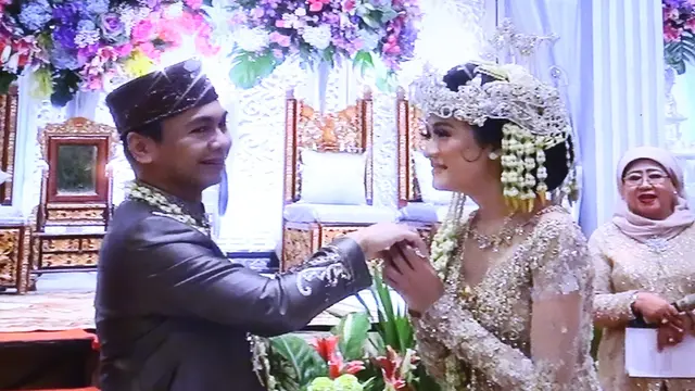 [Bintang] Raditya Dika dan Anissa Aziza