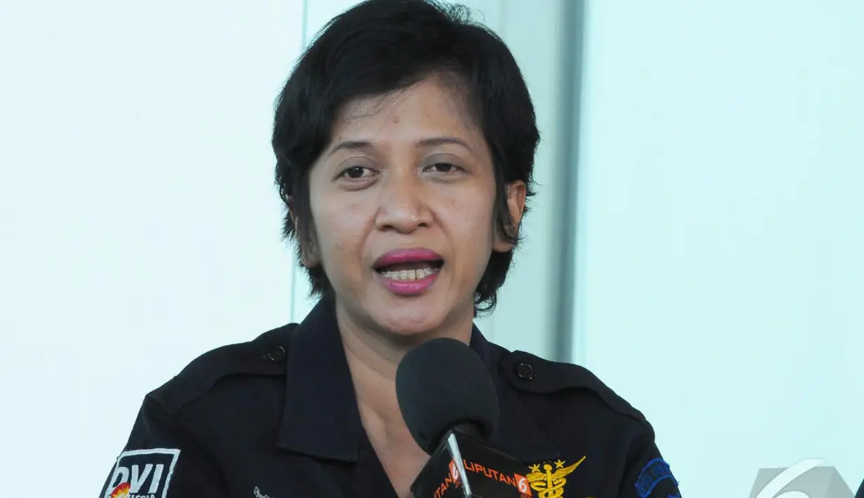 Tim DVI menjelaskan dengan mengetahui rekam medis gigi, dokter gigi forensik bisa menganalisis apakah gigi jenazah ini sesuai dengan rekam medis, Jakarta, Senin (13/10/2014) (Liputan6.com/Andrian M Tunay)