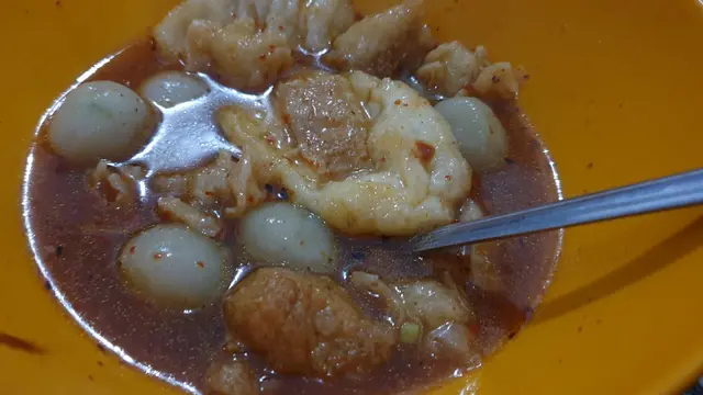 Sebagai makanan khas masyarakat Garut, kilau baso aci tetap eksis dari masa ke masa, varian baso aci, plus pelengkap lainnya mejadikan makanan ini lezat disajikan sepanjang waktu. (Liputan6.com/Jayadi Supriadin)