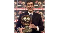 Tak hanya gelar Piala Dunia, Zinedine Zidane, juga berhasl mendapatkan penghargaan Ballon d'Or pada tahun 1998. (AFP/Jacques Demarthon)