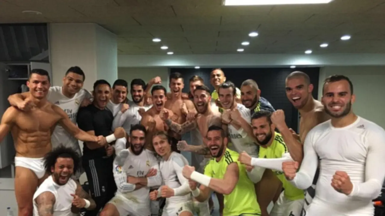 Cristiano Ronaldo menyambut gembira kemenangan Real Madrid atas Barcelona