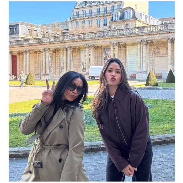 6 Potret Pertemuan Raisa dan Anggun C Sasmi di Paris, Diharapkan Kolaborasi