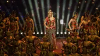 Potret Raisa Tampil Jadi Srikandi, Visualnya Megah dengan Balutan Merah dan Emas