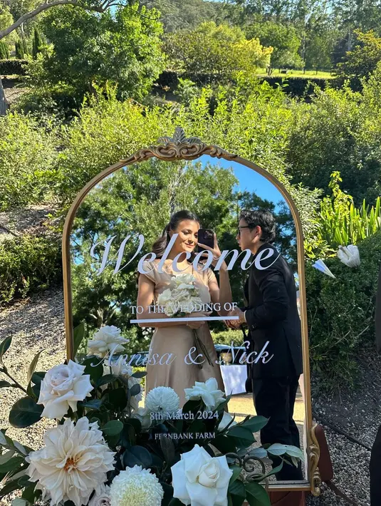 Makeup bernuansa nude yang serasi dengan gaunnya juga semakin mempercantik penampilan Amanda di sini. Bagaimana menurutmu, Sahabat FIMELA? [Foto: Document/amandarawles]