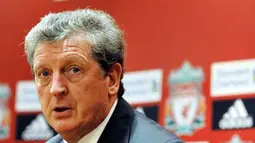 Manajer baru Liverpool Roy Hodgson di sesi konferensi persnya yang pertama di Anfield Stadium, Liverpool, 1 Juli 2010. AFP PHOTO / Andrew Yates