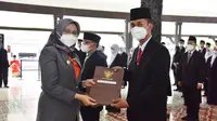 Wakil Bupati Lumajang Indah Amperawati melantik ratusan pegawai di Lungkungan Pemkab Lumajang (Istimewa)