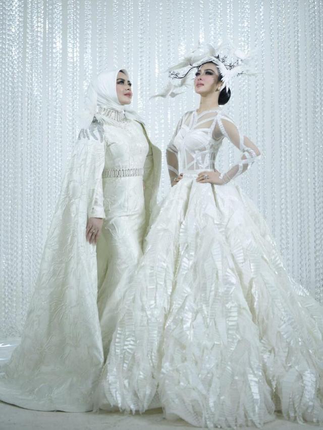 7 Hiasan Kepala Syahrini Berdesain Unik, Ada Bentuk Tudung Saji