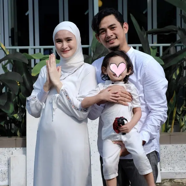 Sudah Terlihat, Ini 6 Potret Nadya Fricella Istri Miqdad Addausy Pamer Baby Bump
