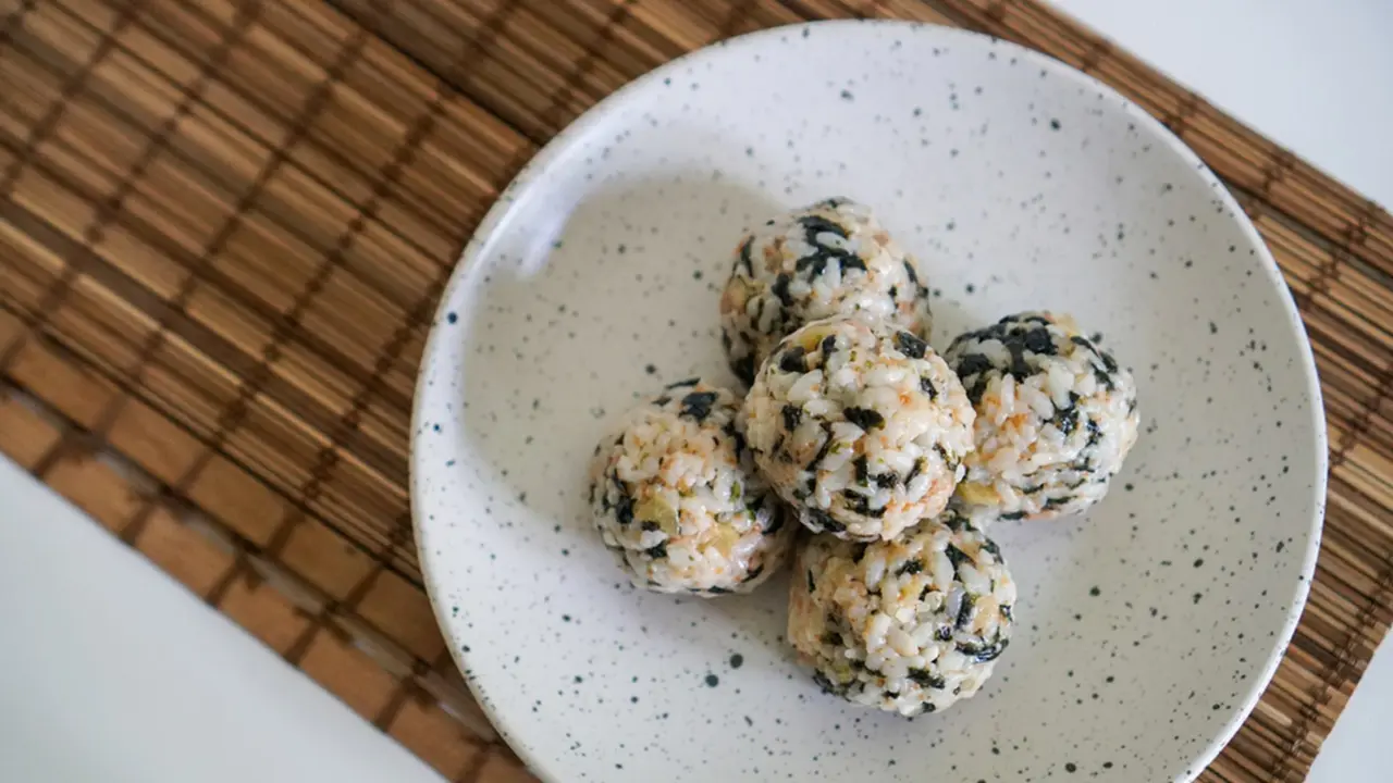 bola nasi korea