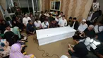 Jenazah gitaris grup band Seventeen Herman Sikumbang tiba di rumah duka di Pancoran, Jakarta Selatan, Senin (24/12). Herman menjadi korban tsunami Anyer. (Kapanlagi.com/Bayu Herdianto)