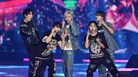 Grup K-pop Korea Selatan NCT Dream tampil selama konser K-pop sebagai bagian dari Seoul Festa 2022 di stadion Jamsil di Seoul (10/8/2022). Acara tersebut diadakan 10 hingga 14 Agustus 2022. (AFP/Jung Yeon-je)
