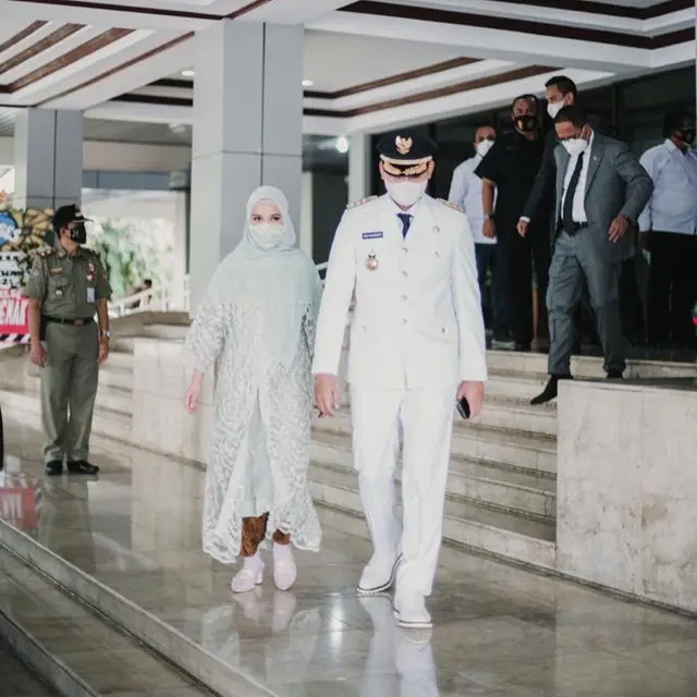 7 Potret Chacha Frederica Dalam Pelantikan Suami Jadi Bupati Kendal
