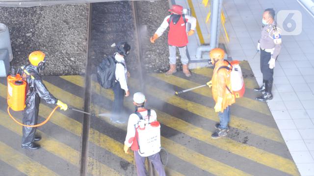 Cegah Corona Covid-19, Stasiun Tawang Semarang Sterilisasi Penumpang