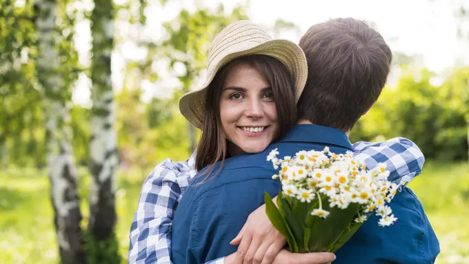 pasangan cinta bahagia