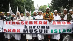 Gerakan Masyarakat Jakarta (GMJ) melakukan aksi longmarch dari Bundaran Hotel Indonesia  menuju kantor DPRD DKI Jakarta di Kebon Sirih, Jakarta, Senin (10/11/2014)   (Liputan6.com/Faizal Fanani)