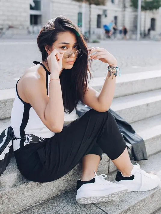 (Instagram/adiniawrst)