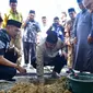 Peletakan batu pertama pembangunan menara Masjid Nurul Ilmi Bone (Liputan6.com/Istimewa)