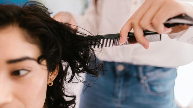 Ilustrasi potong rambut