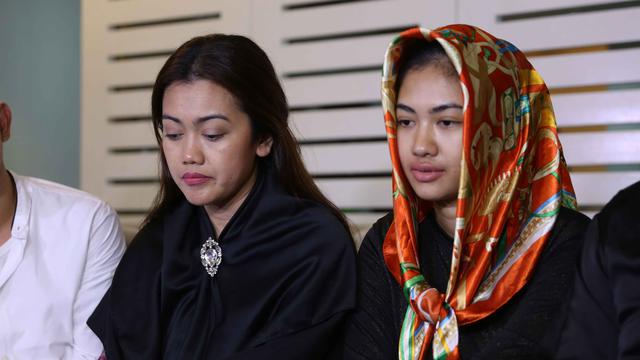 [Bintang] Nia Anggia dan Della- Adik Julia Perez