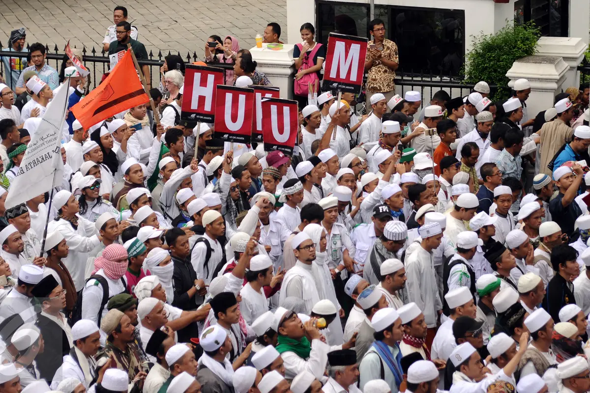 20161014-Ratusan-Ribu-Umat-Muslim-Tuntut-Ahok-Mundur-HEL