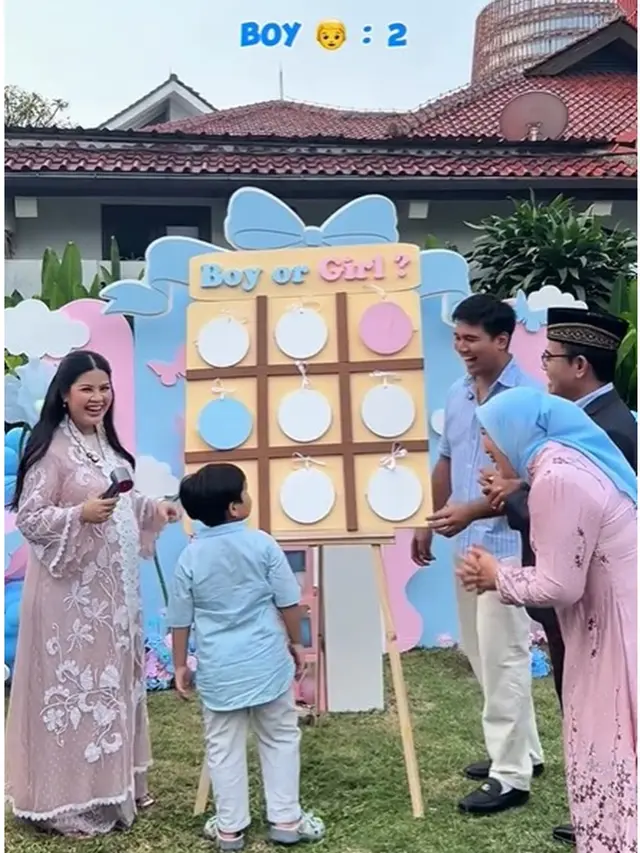 6 Detail Gamis Indah Tri Pertiwi Kakak Ipar Fuji di Pengajian 7 Bulan Kehamilan