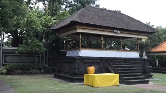 6 Potret Indahnya Pura Agung Jagat Karana Surabaya, Kental Nuansa Bali