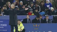 Ekspresi Jose Mourinho pada pertandingan melawan Leicester City di King Power Stadium, Selasa (15/12/2015) dini hari WIB. Chelsea harus membayar kompensasi sebesar Rp 845 Miliar andai memecat Mourinho. (Reuters/Carl Recine)