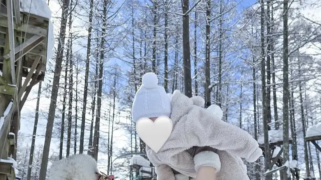 Potret Seru Syahrini Ajak Princess R Pertama Kali Main Salju (credit: instagram/princessyahrini)