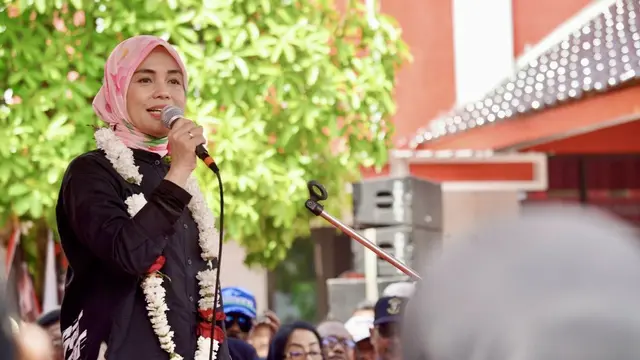 Istri calon presiden nomor urut 3 Ganjar Pranowo, Siti Atikoh Supriyanti