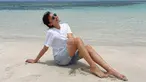 Suka jelajahi alam, artis dengan nama lengkap Annette Edoarda Senge ini sering unggah foto liburannya di Instagram. Lewat salah satu keterangan unggahannya, Annette Edoarda pernah menuliskan jika menikmati alam adalah momen yang ia sukai. Oleh karenanya tak heran jika pantai jadi salah satu pilihan Annette untuk melepas penat. (Liputan6.com/IG/@annetteedoarda)