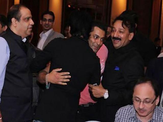 Lama Berkonflik Shahrukh Khan Dan Salman Khan Berdamai Showbiz Liputan6 Com