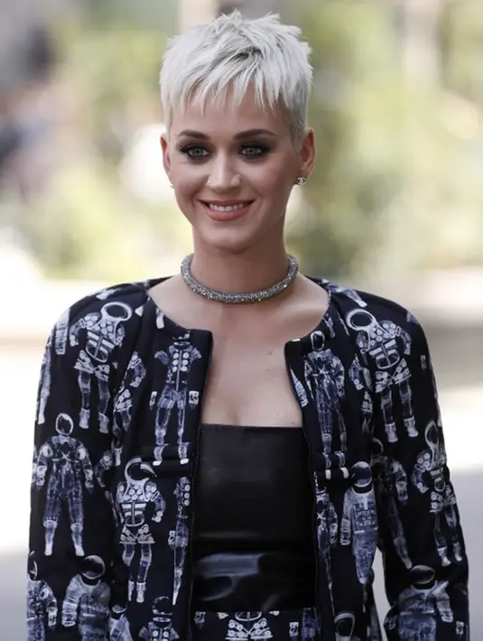 Saat ini Katy Perry sedang menikmati hidupnya seorang diri setelah berpisah dengan Orlando Bloom. Seperti belum lama ini dikabarkan Katy berlibur dengan teman-temannya menyeberangi Mediterranean Sea dengan kapal mewah. (AFP/PATRICK KOVARIK)