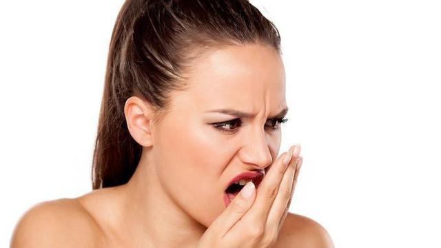 Penyebab bau mulut dan cara mengatasinya