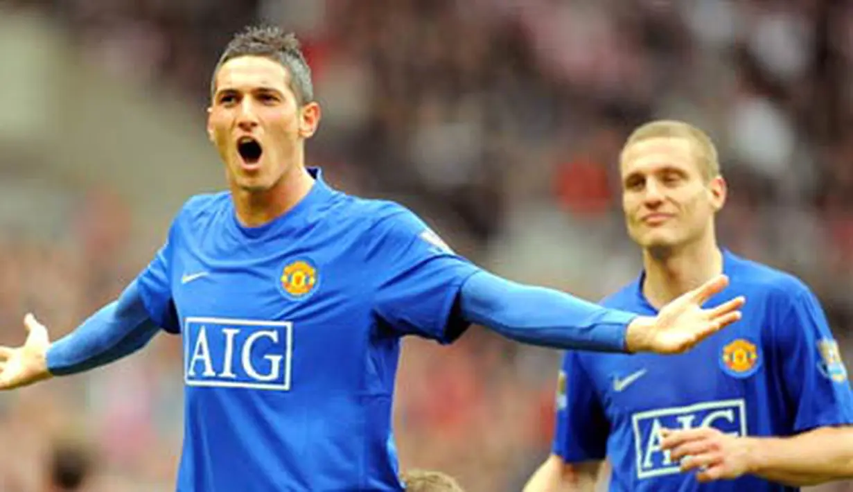 Manchester United&#039;s Federico Macheda celebrates with team-mates after scoring the second goal during the English Premiership match against Sunderland at Stadium Of Light, on April 11, 2009. AFP PHOTO/ANDREW YATES